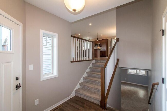 Building Photo - 371 Brookestone Dr SE