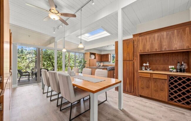Foto del edificio - 826 Blue Bell Ct