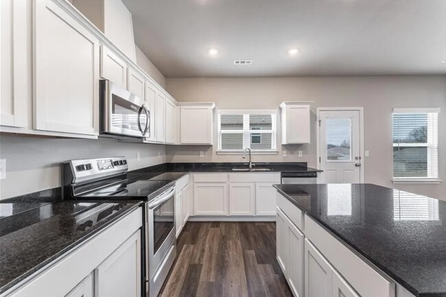 Foto del edificio - Comfort & Space in Bentonville – 4Bedroom ...
