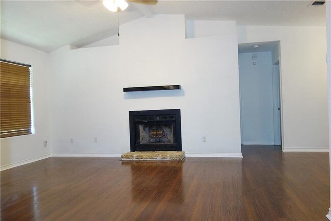 Foto del edificio - 7014 Riverton Dr