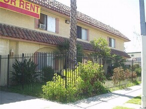 Building Photo - 11722 Saticoy St