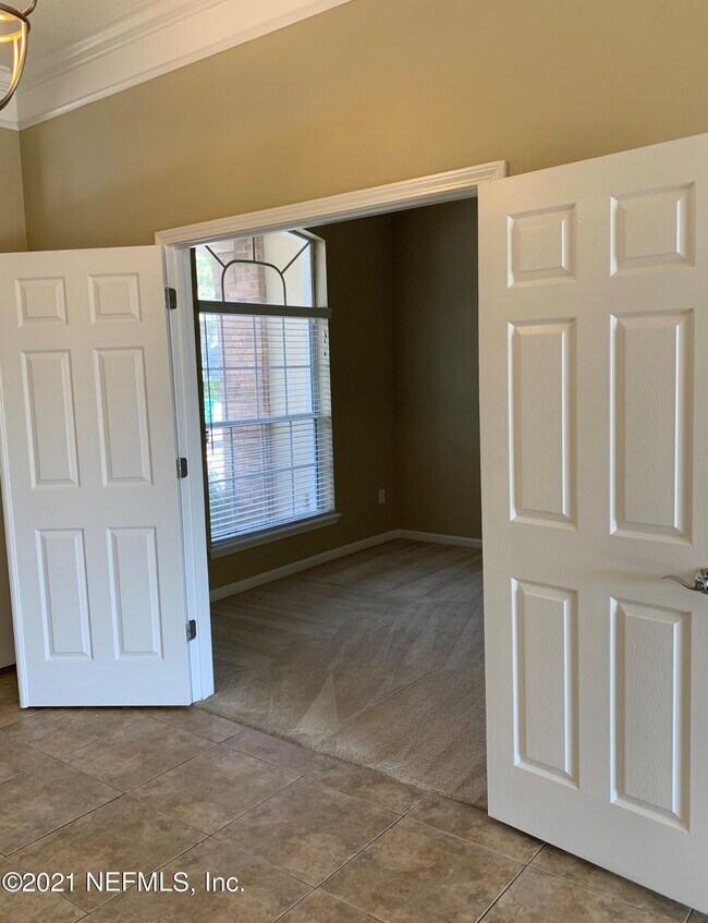 Building Photo - 8378 Hedgewood Dr