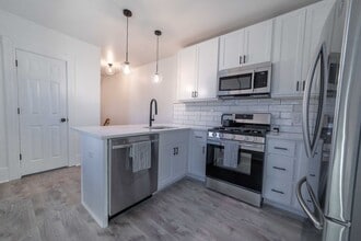 Building Photo - 617 E Chestnut St