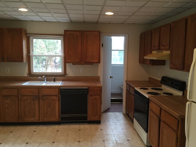 Cocina - 4 Baker Ave