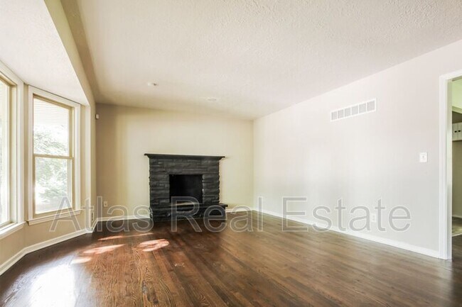 Foto del edificio - 7317 Ash Ave
