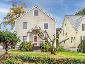 Building Photo - 8 Maplewood Terrace