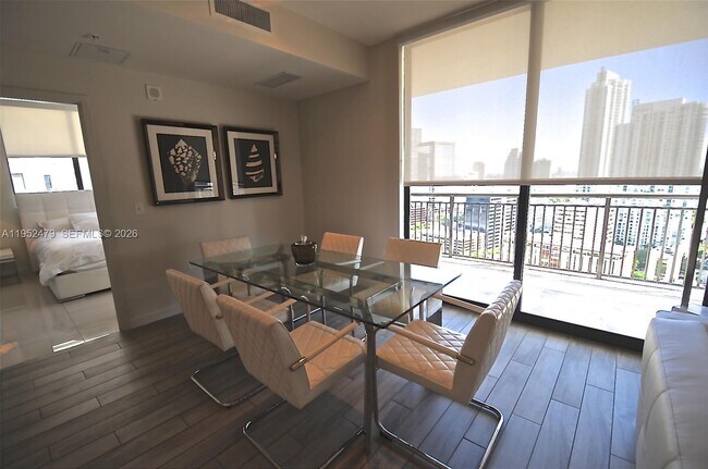 Foto del edificio - 999 SW 1st Ave