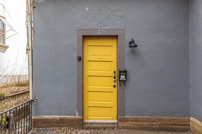 Foto del edificio - 426 W Woodlawn Ave