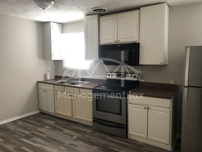 Building Photo - 7216 Ken Knight Dr W