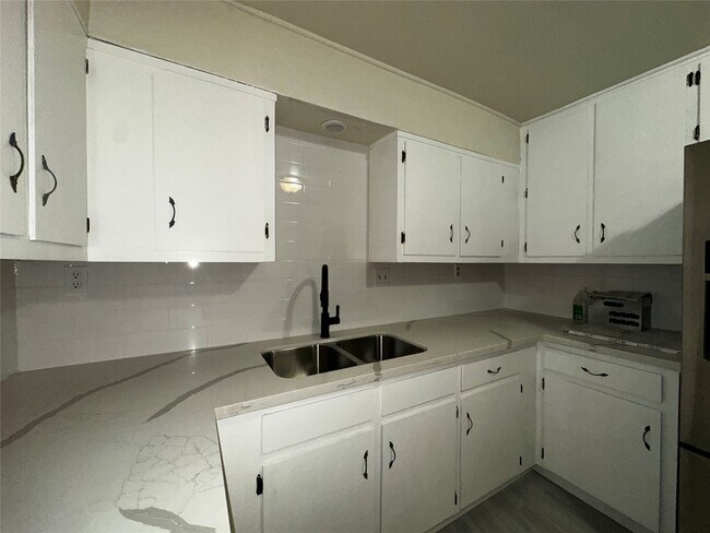 Foto del edificio - 6023 Belarbor St