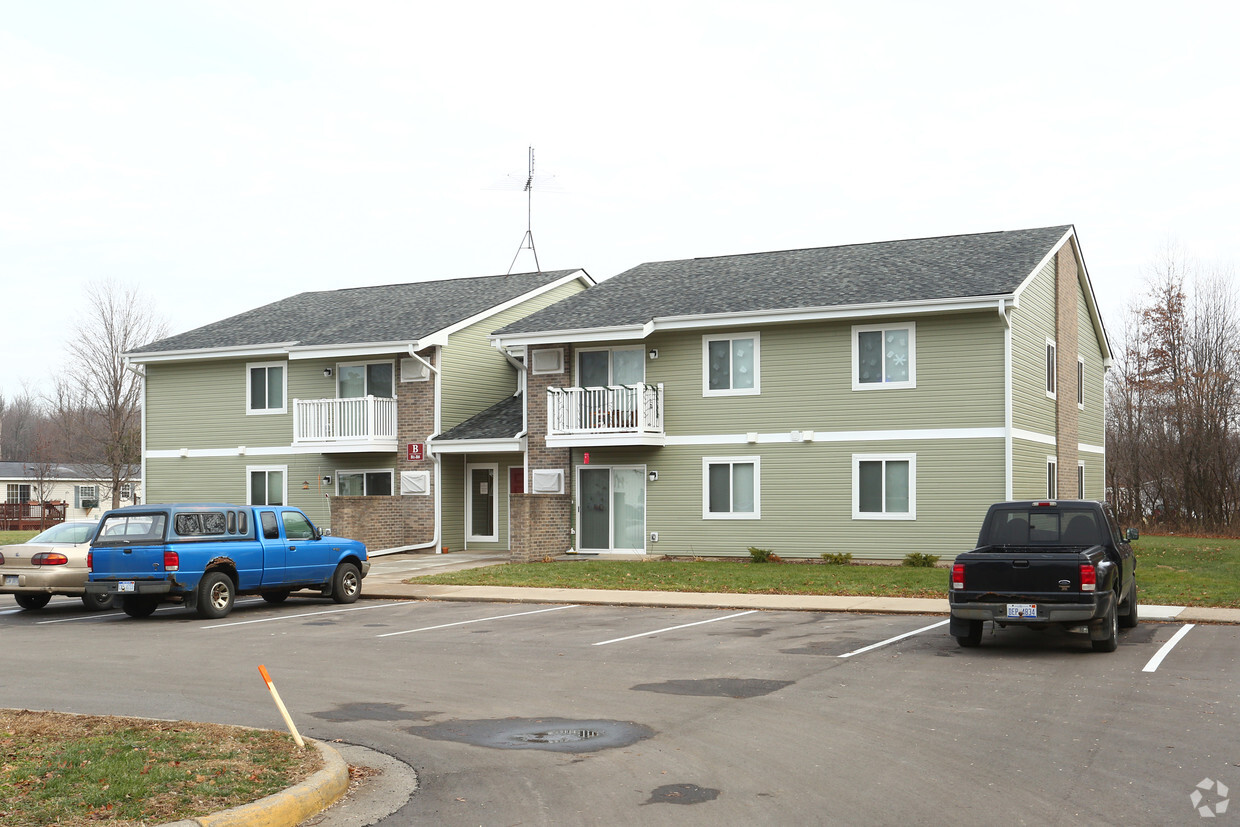 Primary Photo - Green Meadows Apartments