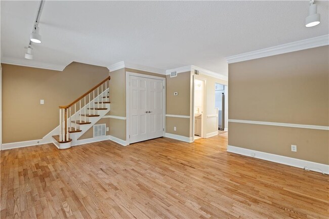 Building Photo - 1620 Briarcliff Pl NE