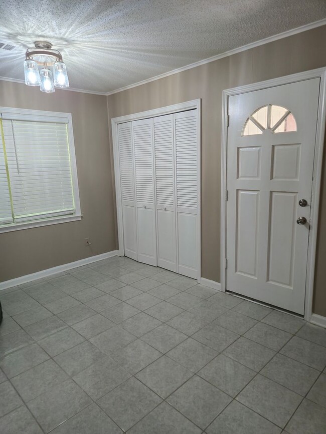 Foto del edificio - 4 Success is now offering this spacious 3 ...