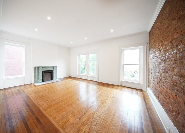 Photo - 112 W Ormsby Ave Apartments