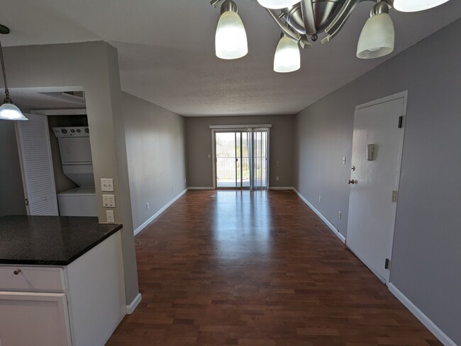 Building Photo - 1425 Willow Brook Cv