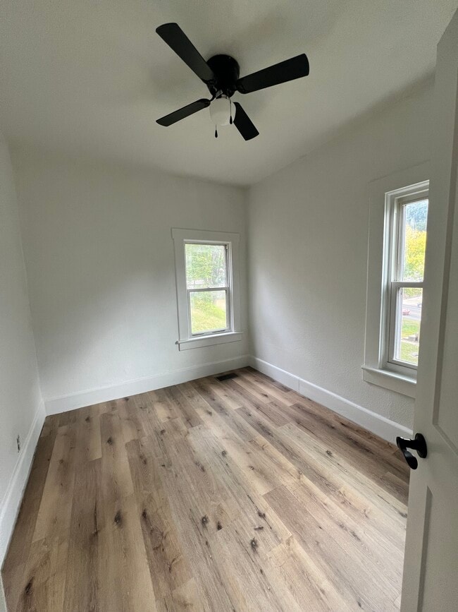 Building Photo - 439 S Parker Dr