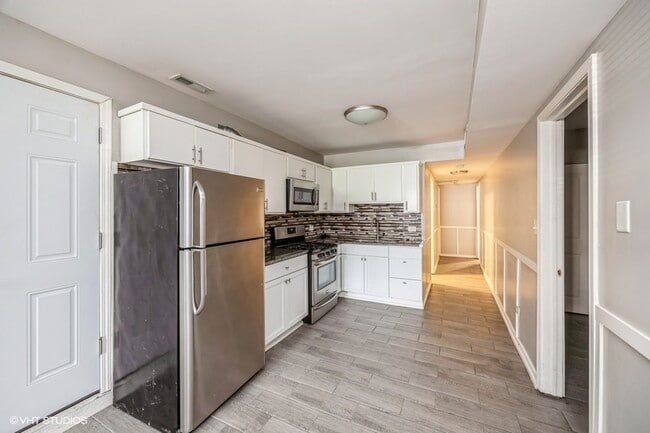 Building Photo - 1422 S Avers Ave