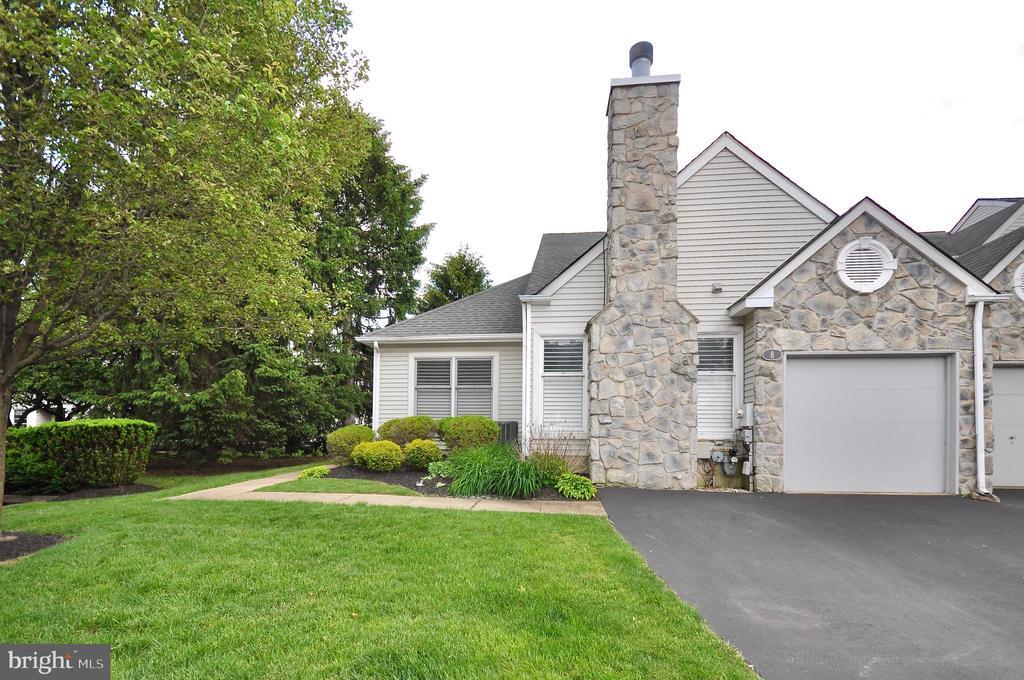 Foto principal - 8 Northrup Ct