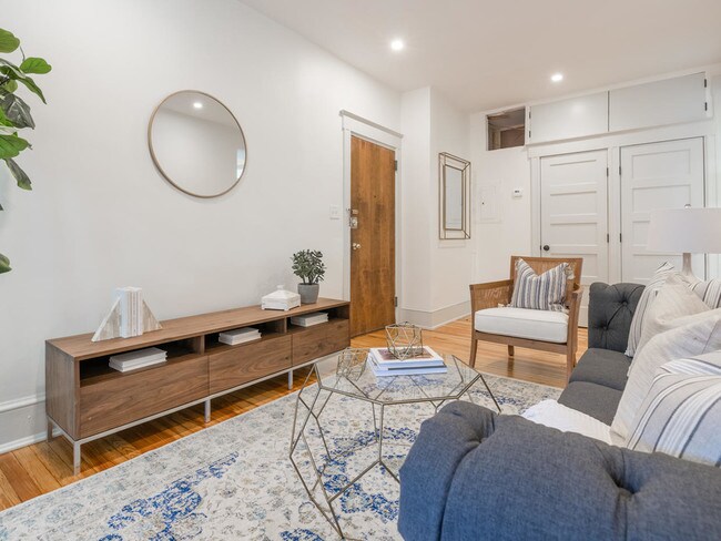 Building Photo - 400 Seward Square SE Unit 22