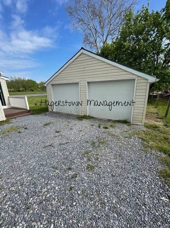 Building Photo - Cozy 3 Bedroom 1 Bath