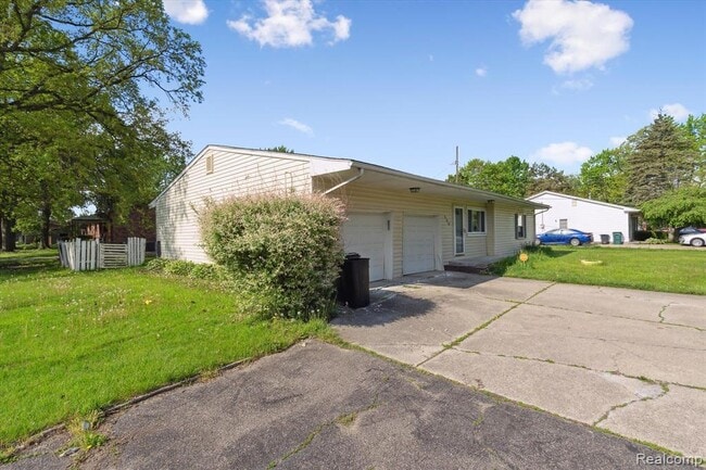 Building Photo - 500 Trombley Rd