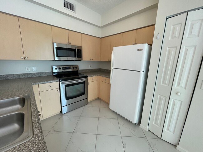 Foto del edificio - ANNUAL RENTAL - RESERVE AT NAPLES -2 BED 2...