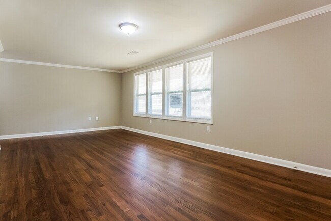 Foto del edificio - 328 Pleasant Valley Dr