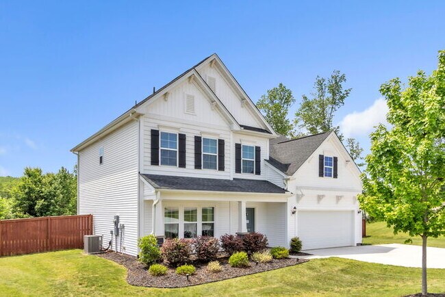 Foto del edificio - Charming 4-Bed Retreat with Fireplace – Spacious 2631 Sq Ft in Easley, SC, Zoned for Wren Schools