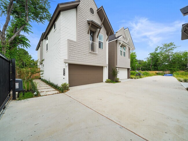 Building Photo - 7502 B Carver Rd