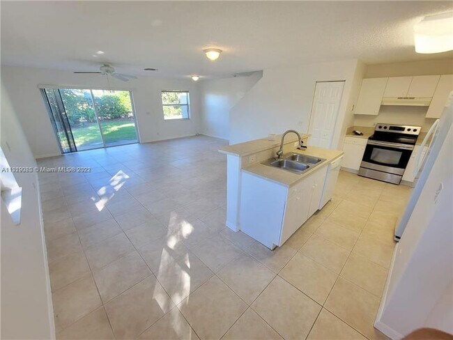 Building Photo - 8623 N Southgate Shores Cir