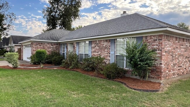 Building Photo - 5022 Belle Chasse Dr