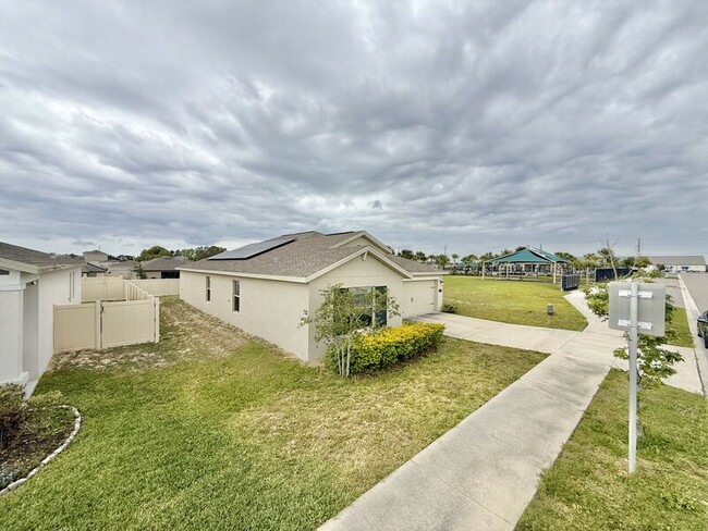 Building Photo - 129 Bergamot Lp