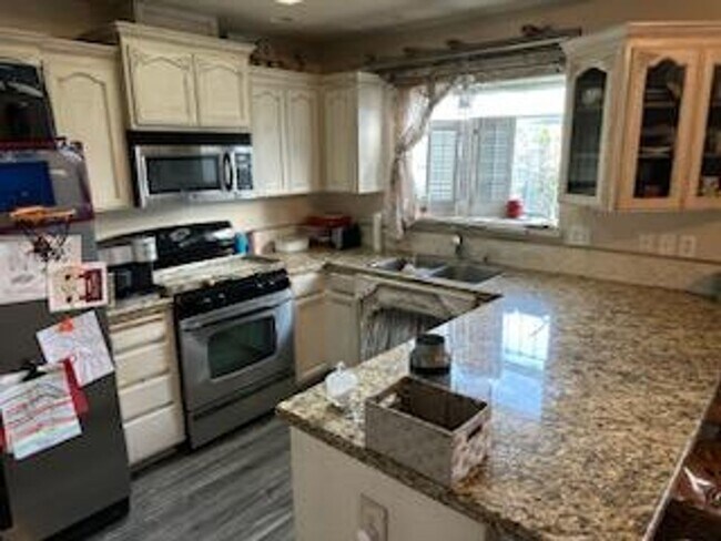 Building Photo - 780 Serenity Ln