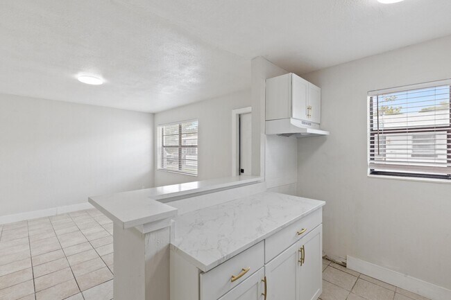 Building Photo - 1876-1841 41st Ave