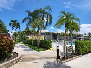Building Photo - 230 Lakeview Dr