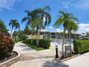 Building Photo - 230 Lakeview Dr