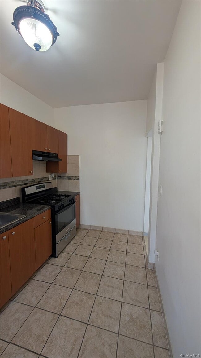 Building Photo - 170 Bradford St