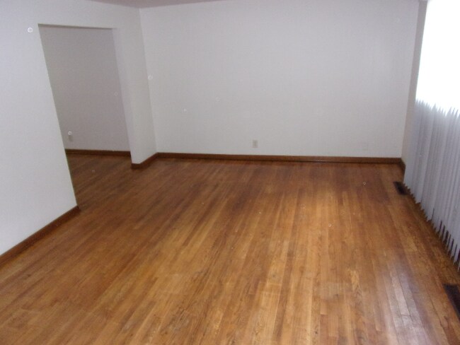Building Photo - 2802 Rowland Ave NE
