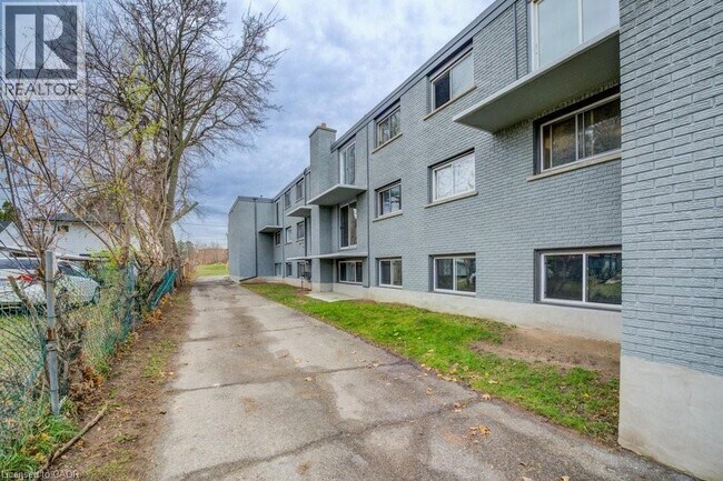 Photo du bâtiment - 82 Elgin St S