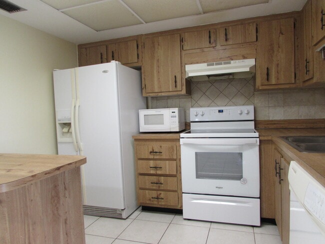 Building Photo - 4660 Oak Terrace Dr