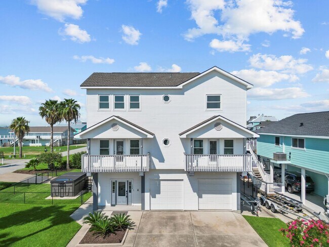 Foto del edificio - Waterfront Living at Its Best – For Rent on Tiki Island