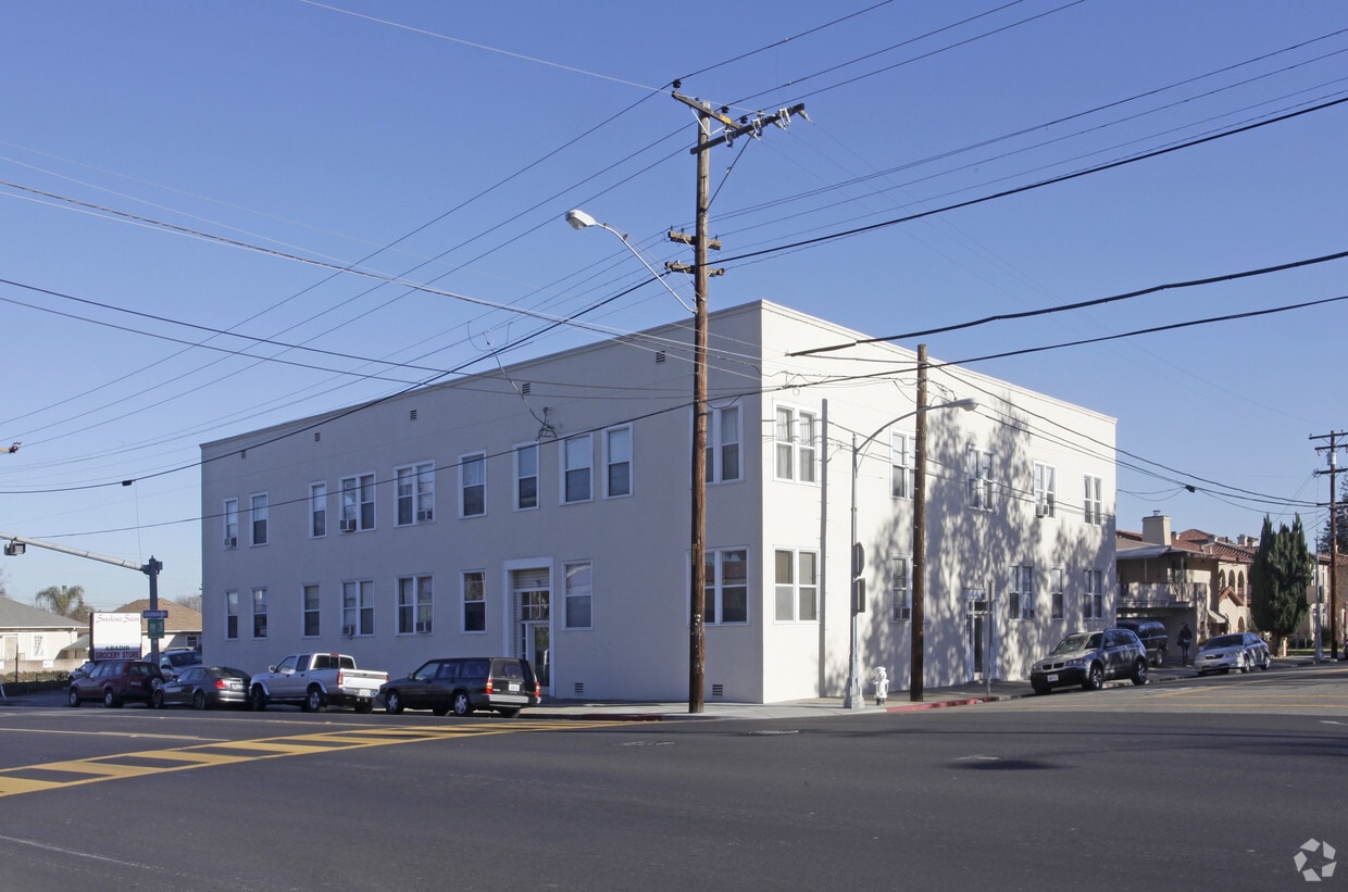 Primary Photo - 887 Franklin St