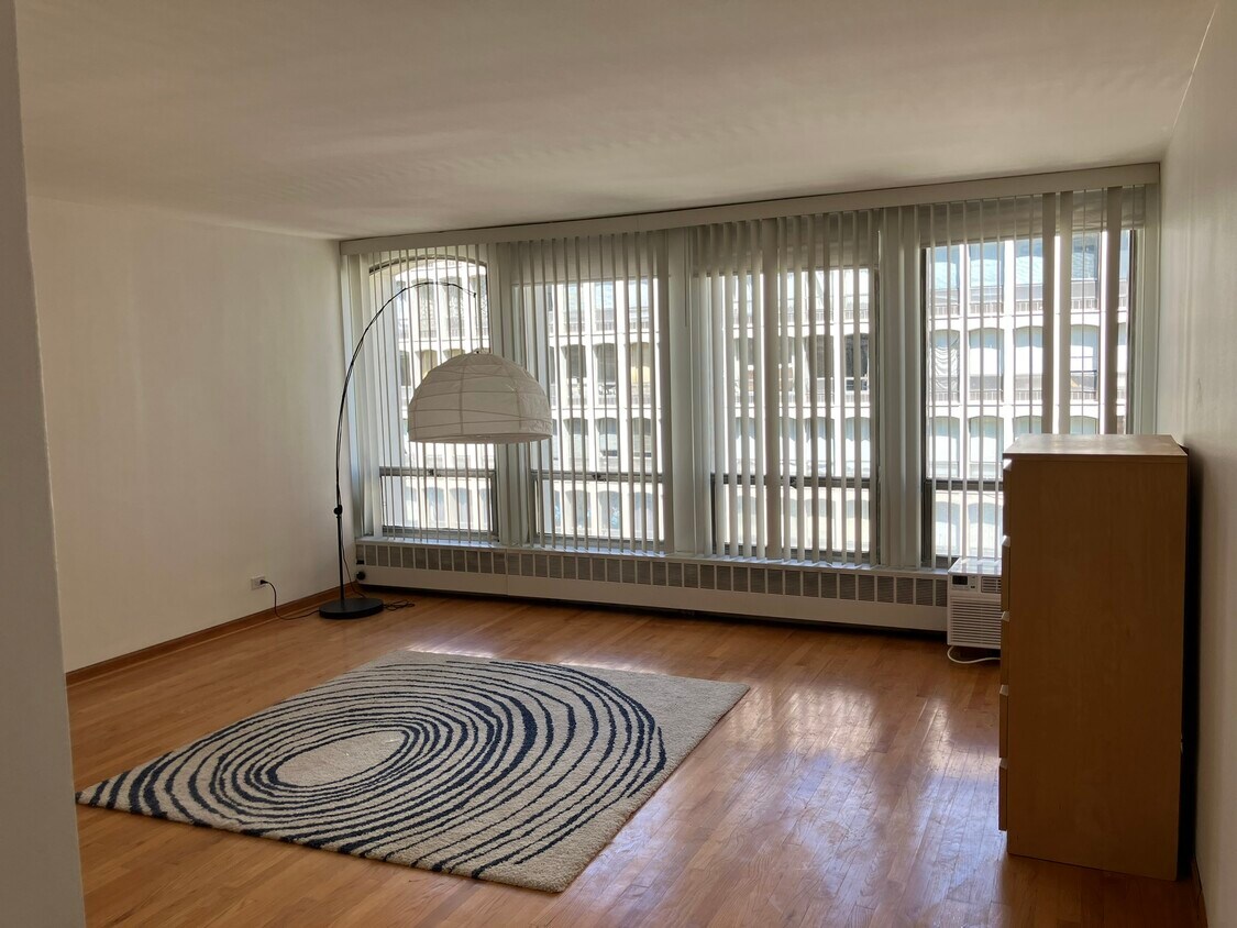 Primary Photo - 1450 E 55th Pl