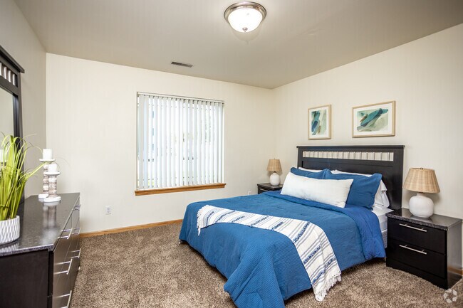 2BR, 1BA - 925 SF - Wheatland Condos
