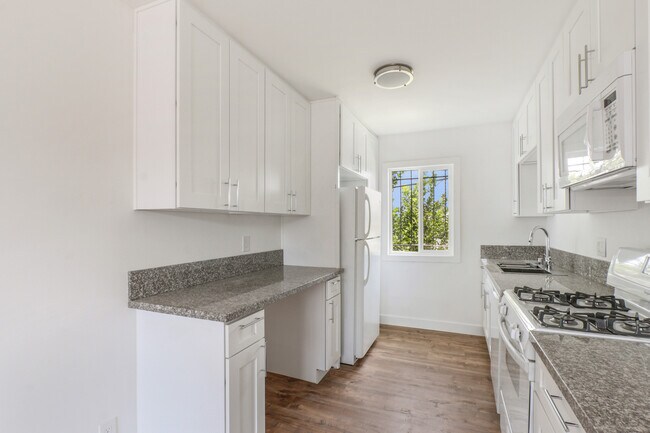 Building Photo - 1212 W 107th St