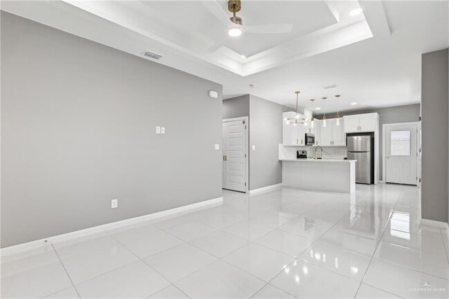 Foto del edificio - 25 Violet Ave W