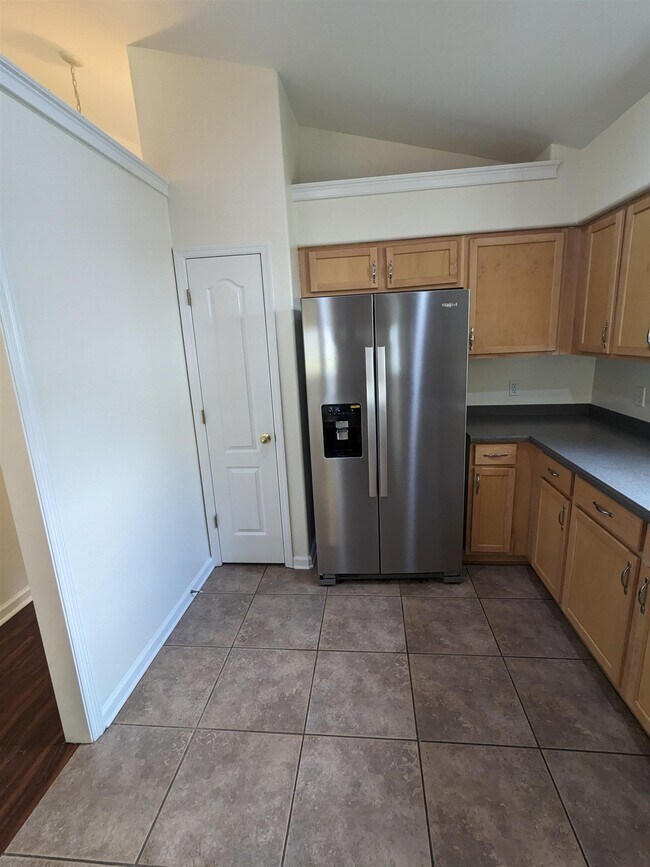 Building Photo - 2242 Heathrow Dr