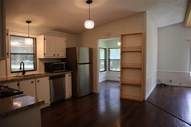 Building Photo - 153 Woodway Dr