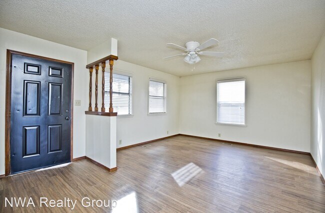 Foto del edificio - 3 br, 1 bath House - 726 McClure Avenue