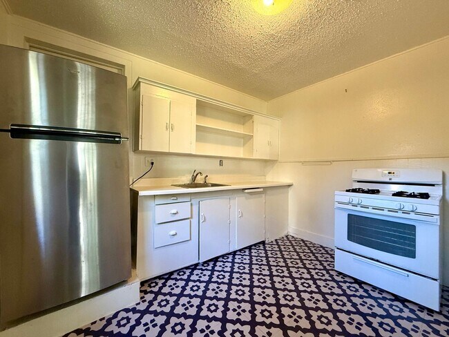 Building Photo - Keith-916